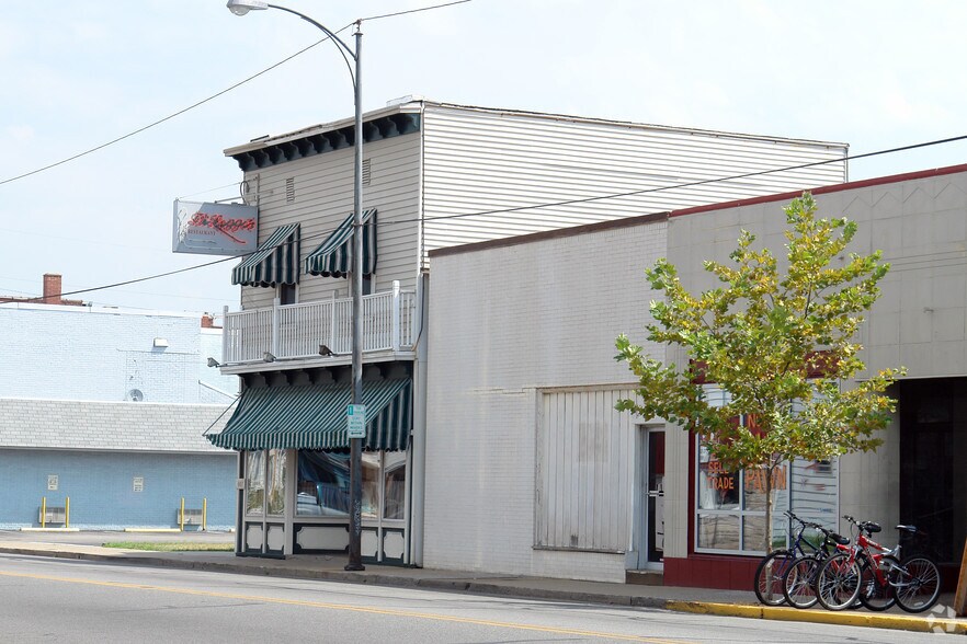 607 N Main St, Evansville, IN à vendre - Photo du bâtiment - Image 2 de 27