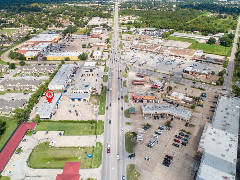 11239 Veterans Memorial Dr, Houston, TX à vendre - Photo du bâtiment - Image 3 de 57
