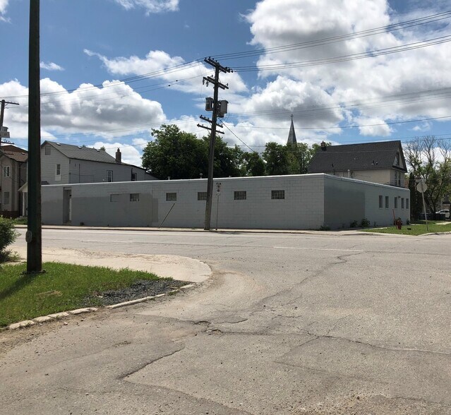 694 Logan Ave, Winnipeg, MB à vendre - Photo principale - Image 1 de 1