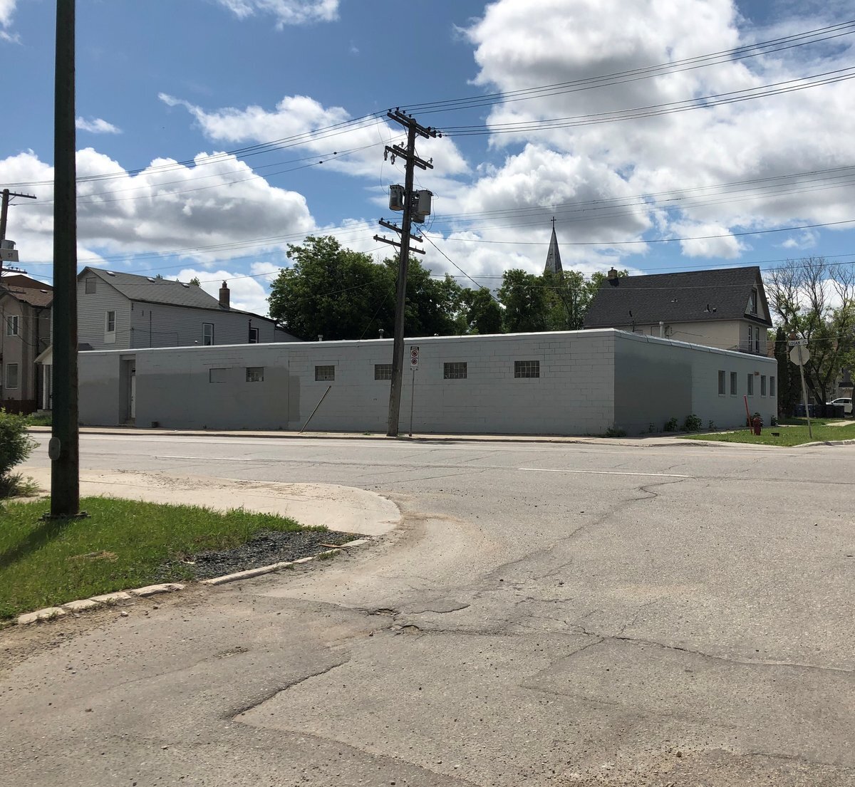 694 Logan Ave, Winnipeg, MB for sale Primary Photo- Image 1 of 1