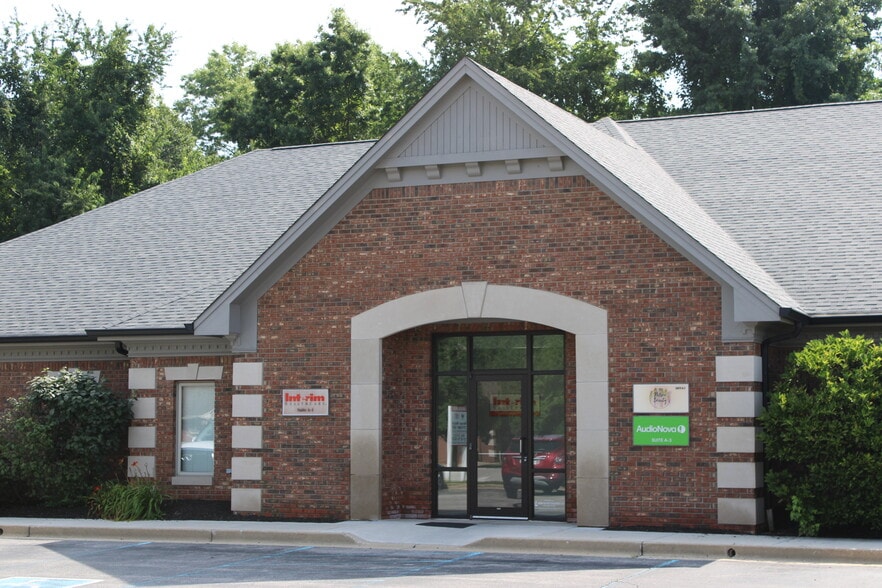 373 Meridian Parke Ln, Greenwood, IN for sale - Building Photo - Image 3 of 14