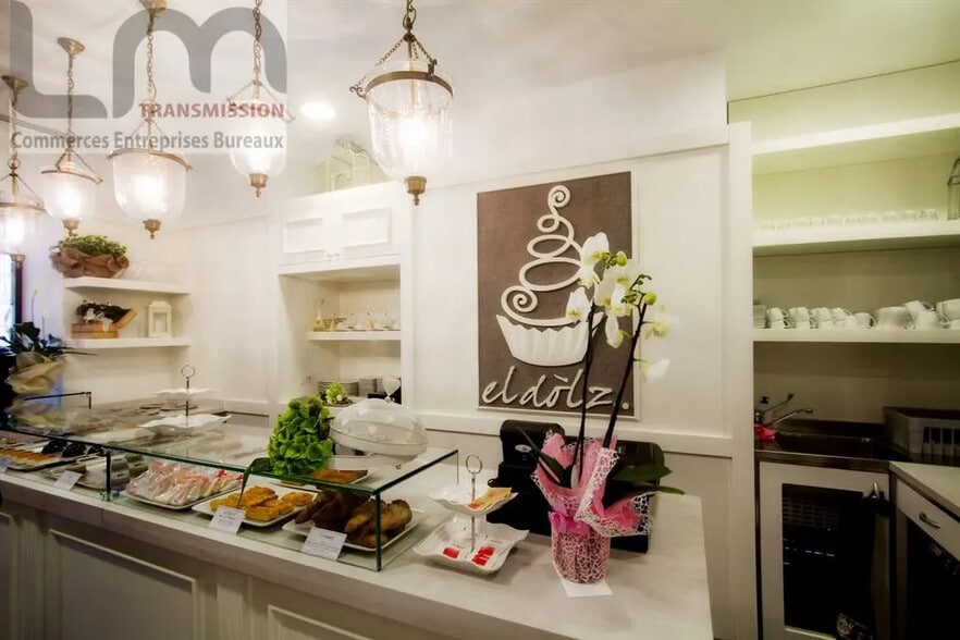 Retail in Paris for lease - Building Photo - Image 2 of 4