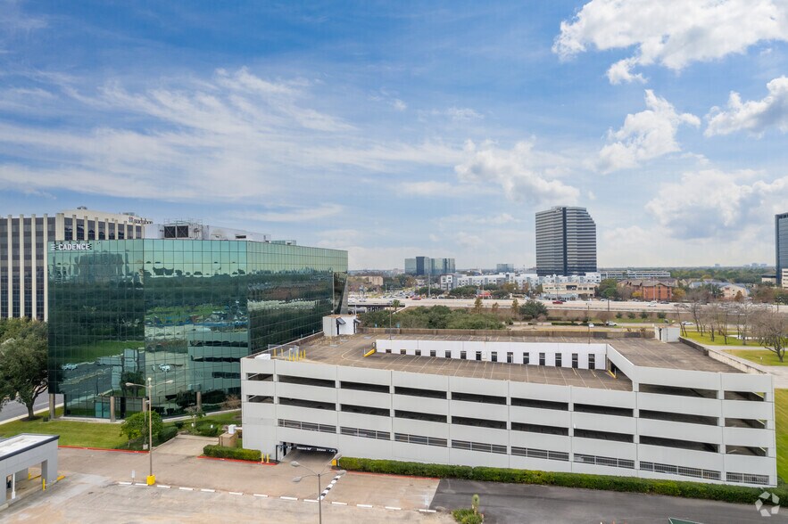 10260 Westheimer Rd, Houston, TX à vendre - Photo du bâtiment - Image 3 de 14