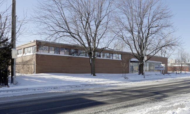Plus de détails pour 9130 Rue Salley, Montréal, QC - Industriel à louer
