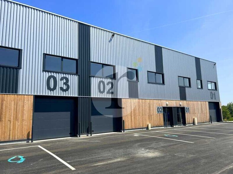 Flex in Wattrelos for lease - Building Photo - Image 1 of 10