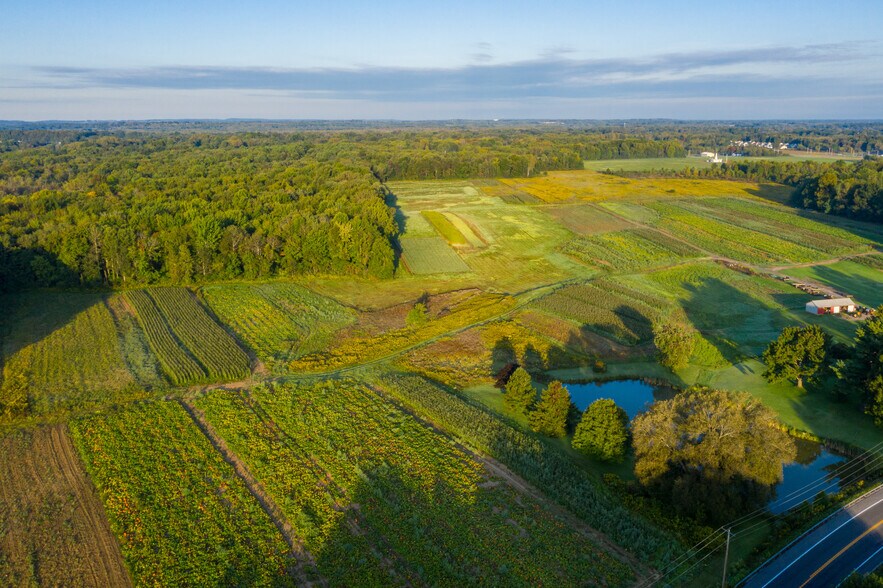 8003 Henry Clay Blvd, Liverpool, NY à vendre - Photo du bâtiment - Image 3 de 11