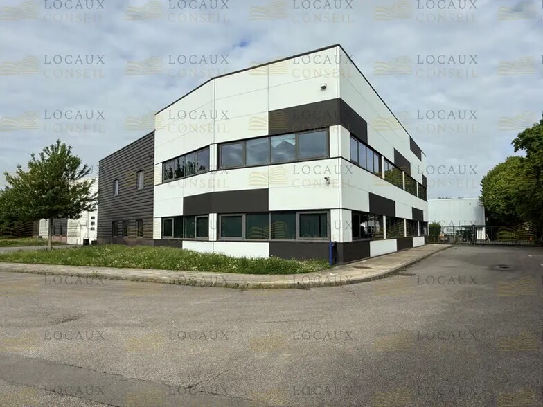 Flex dans Montigny-le-Bretonneux à louer - Photo du bâtiment - Image 2 de 4