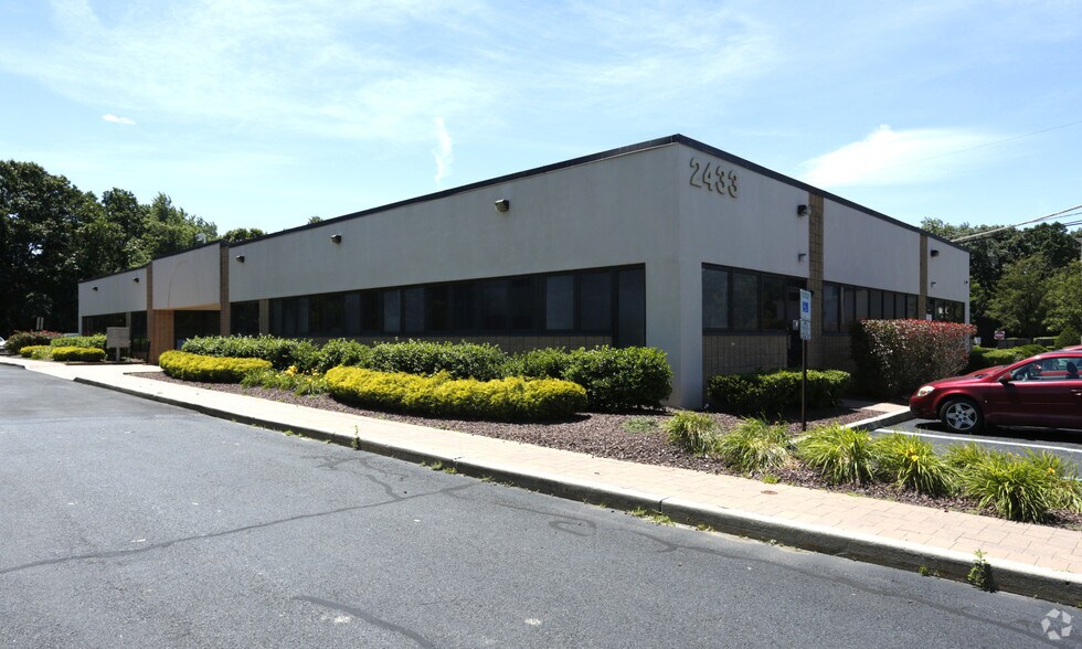 2433 Rt 516, Old Bridge, NJ for lease - Primary Photo - Image 1 of 17