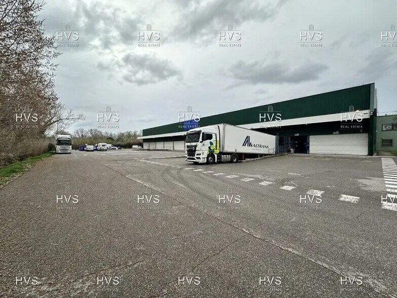 Office in Vitrolles for lease - Building Photo - Image 2 of 9