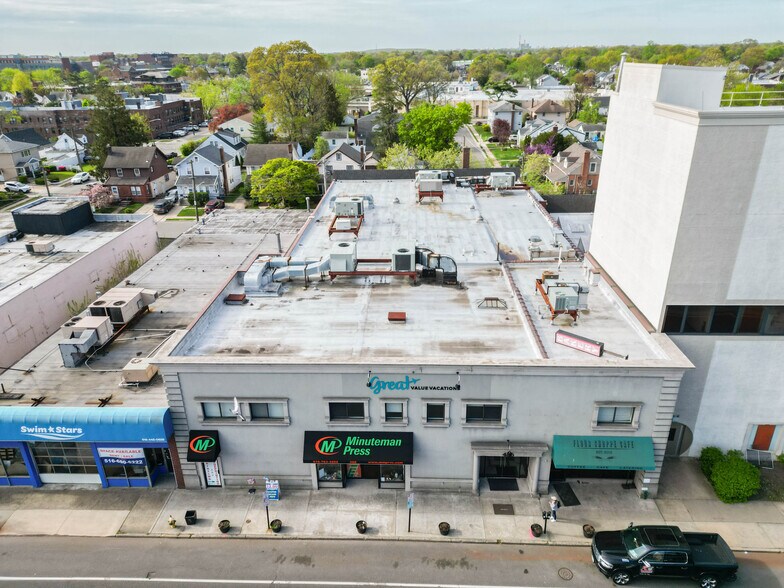 486 Sunrise Hwy, Rockville Centre, NY à vendre - Aérien - Image 2 de 13