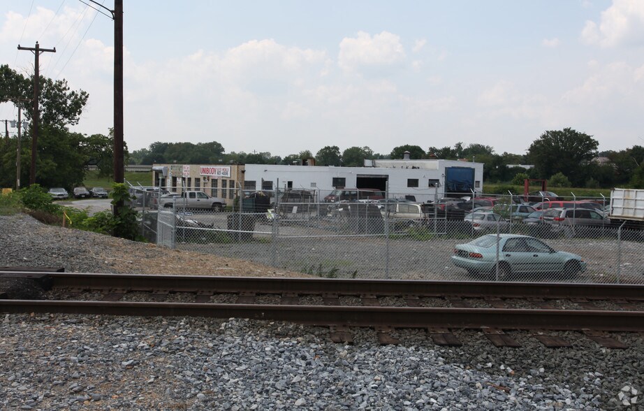 4650 Tanglewood Dr, Hyattsville, MD à vendre - Photo du bâtiment - Image 3 de 3