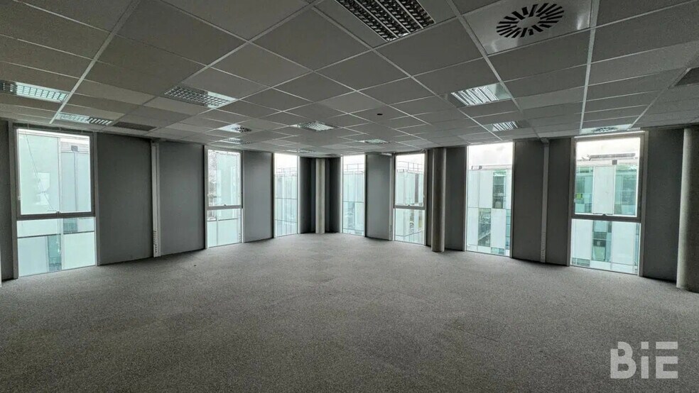 Bureau dans Pessac à louer - Photo du bâtiment - Image 2 de 6