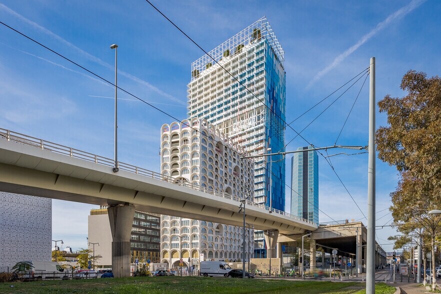 2 Bd Euromediterranée Quai d'Arenc, Marseille à louer - Photo du bâtiment - Image 3 de 6