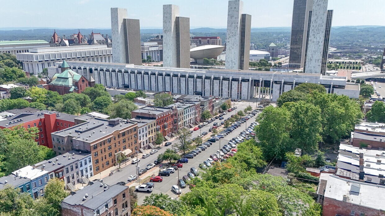 293-307 Hamilton St. portefeuille de 8 propriétés à vendre sur LoopNet.ca Photo du bâtiment- Image 1 de 26