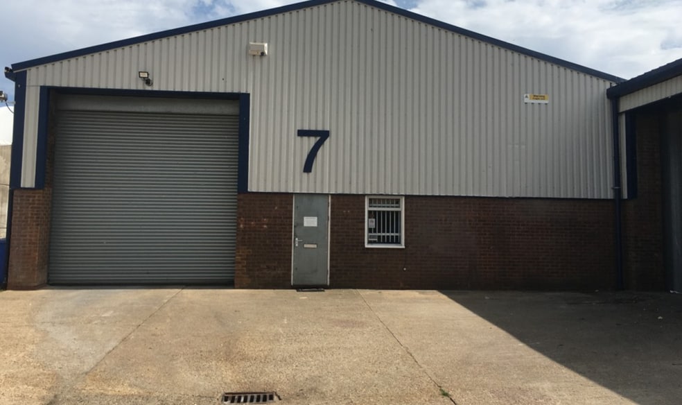 Burndell Rd, Ford for lease - Building Photo - Image 3 of 4