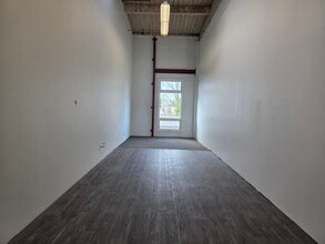 2195 Hyacinth St NE, Salem, OR for lease Interior Photo- Image 1 of 2