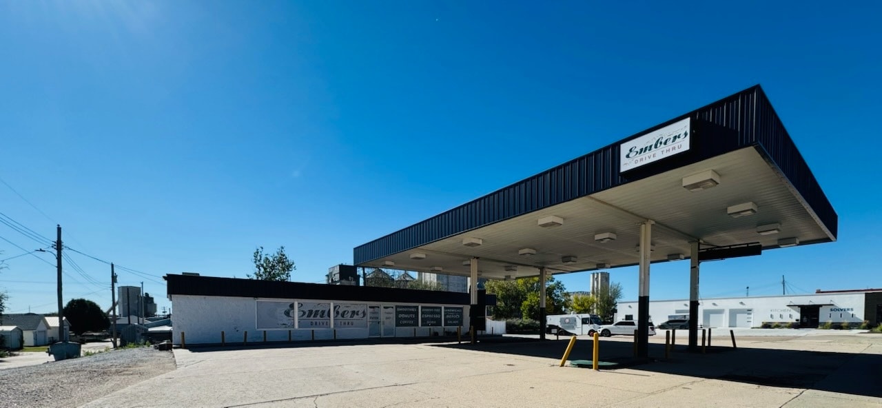 506 E B St, McCook, NE for sale Building Photo- Image 1 of 11