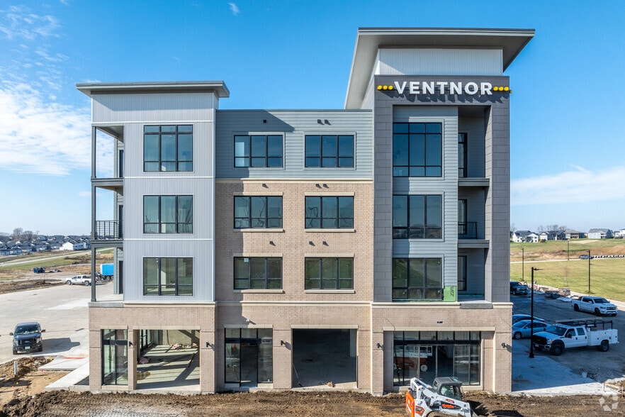 1111 Parkside St, Tiffin, IA for lease - Building Photo - Image 2 of 27