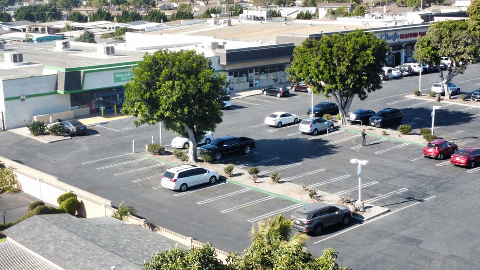 4751-4917 Rose Ave, Oxnard, CA for lease - Building Photo - Image 3 of 12