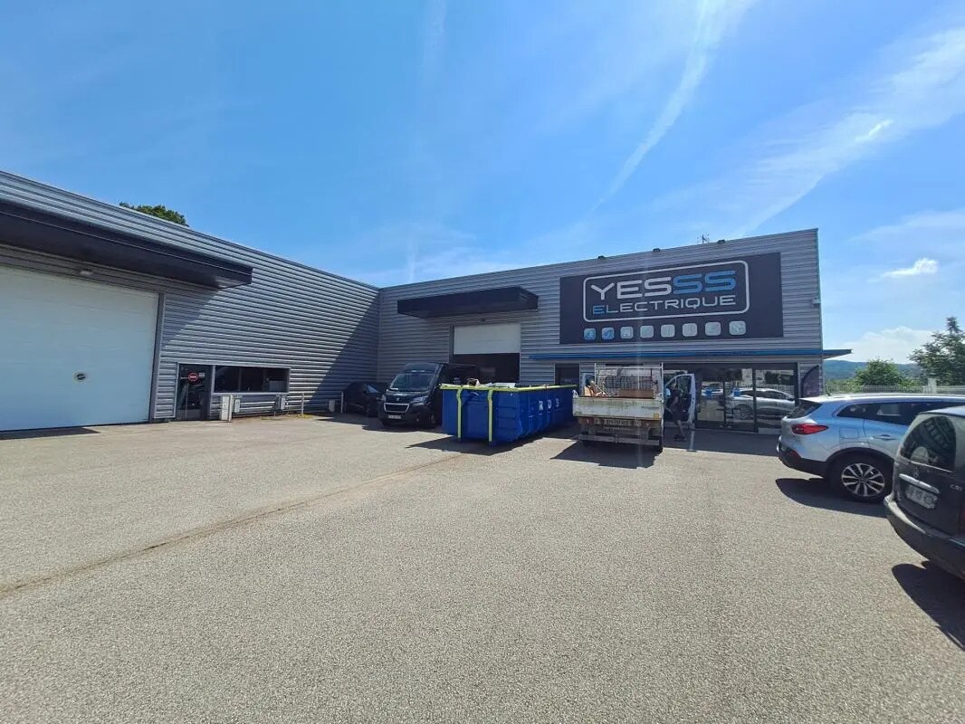 Flex dans Neuville-sur-Saône à louer Photo du bâtiment- Image 1 de 8