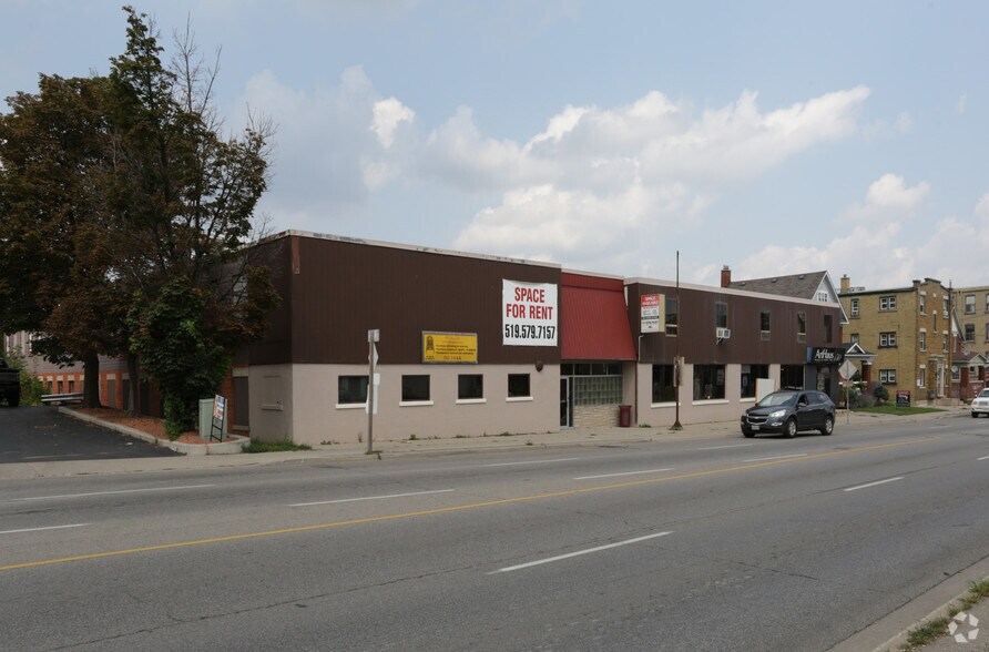 150-154 Victoria St S, Kitchener, ON à louer - Photo du bâtiment - Image 2 de 2