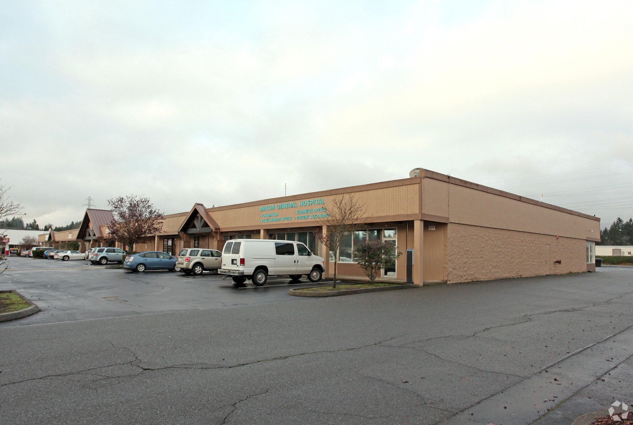 Gateway Center portfolio of 3 properties for sale on LoopNet.ca Primary Photo- Image 1 of 3