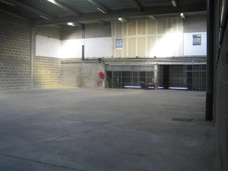 Industrial in Vitry-sur-Seine for lease - Building Photo - Image 2 of 28