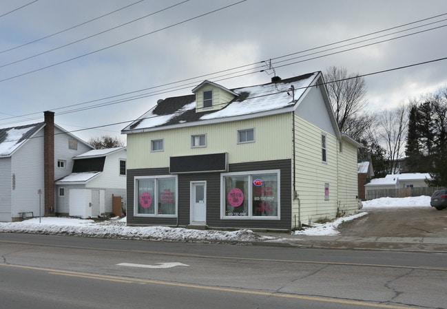 More details for 472 Pembroke St E, Pembroke, ON - Retail for Sale