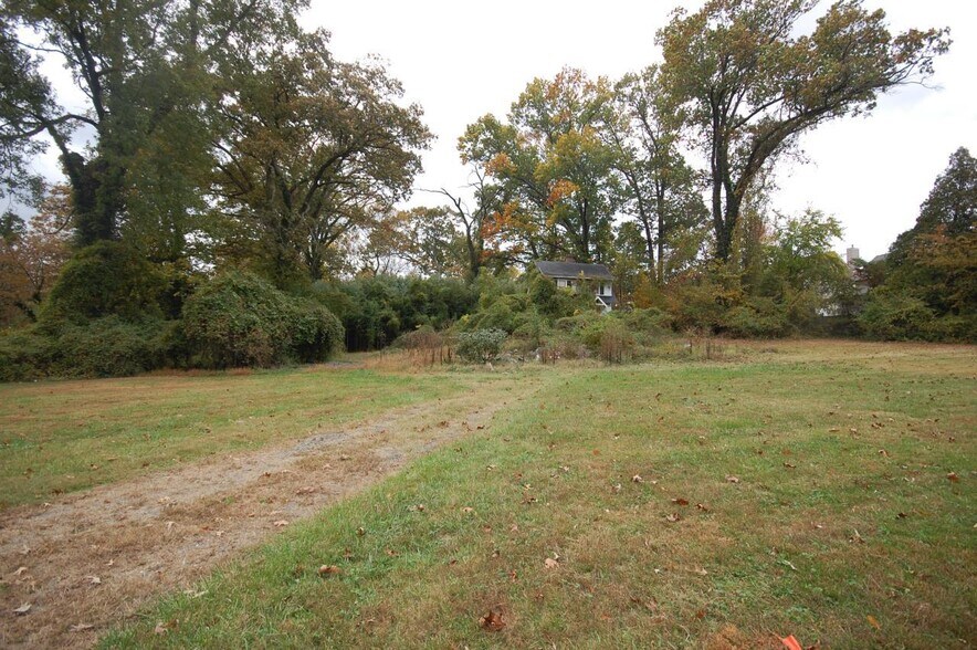 2818 Cedar Ln, Vienna, VA à vendre - Photo principale - Image 3 de 8