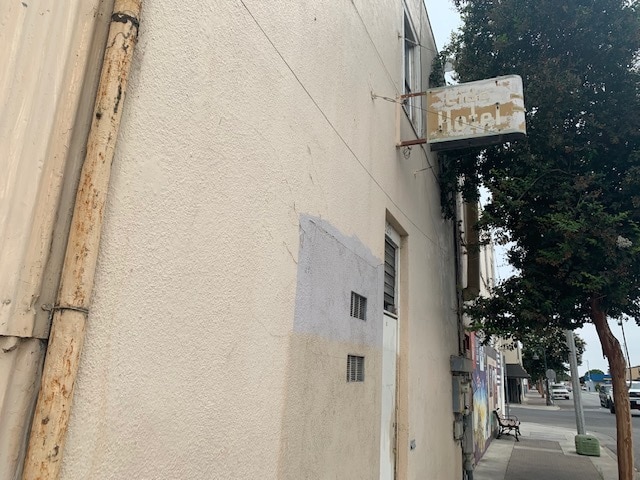 201 5th St, Hollister, CA à vendre - Photo du bâtiment - Image 3 de 16