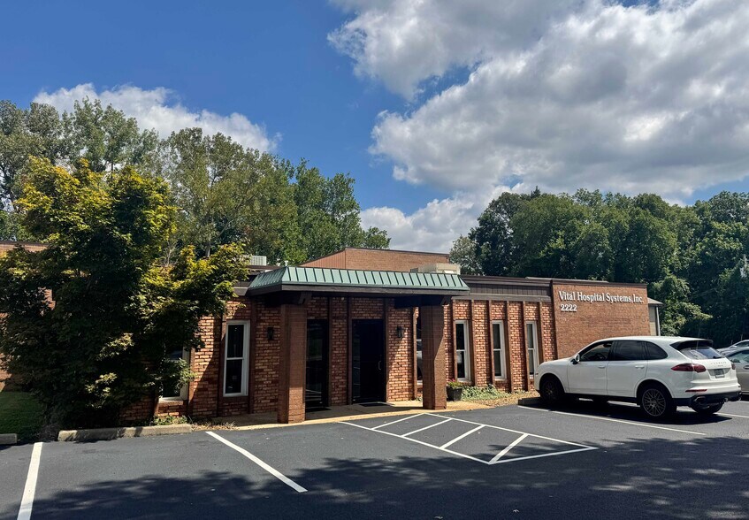 2222 Mason Ln, Ballwin, MO à louer - Photo du bâtiment - Image 2 de 13