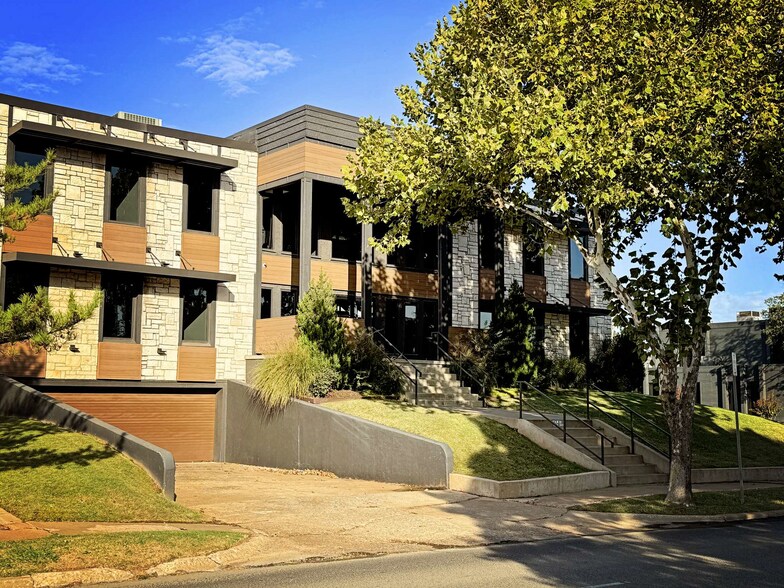 4335 N Classen Blvd, Oklahoma City, OK à louer - Photo du bâtiment - Image 1 de 4