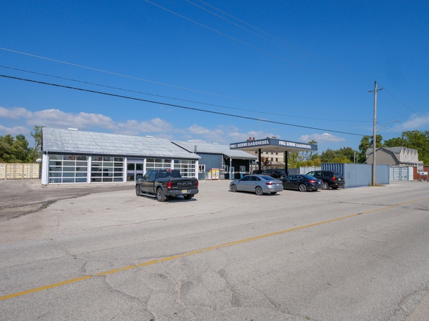 44 Sinasac portfolio of 2 properties for sale on LoopNet.ca Building Photo- Image 1 of 36