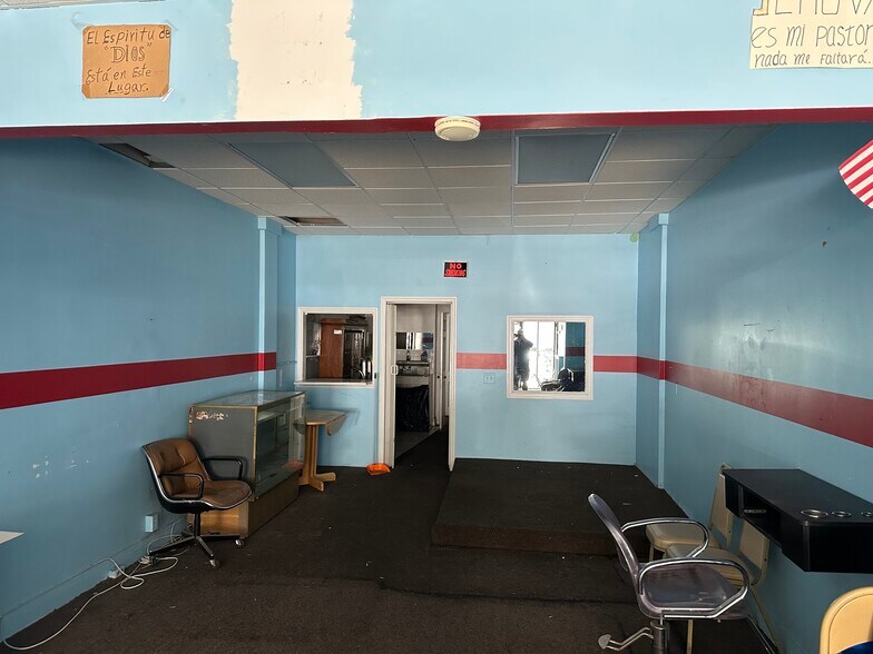 677 Main St, New Rochelle, NY à louer - Photo du bâtiment - Image 3 de 9