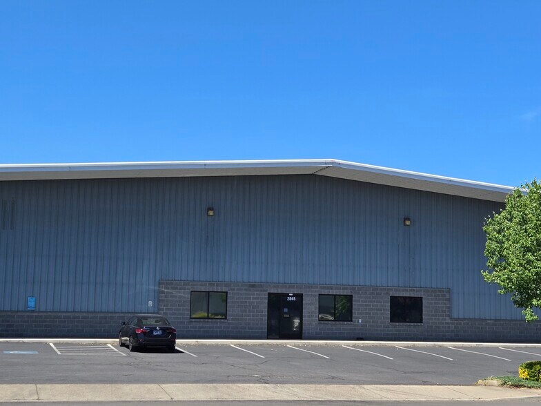 2045 Lars Way, Medford, OR for lease - Building Photo - Image 1 of 5