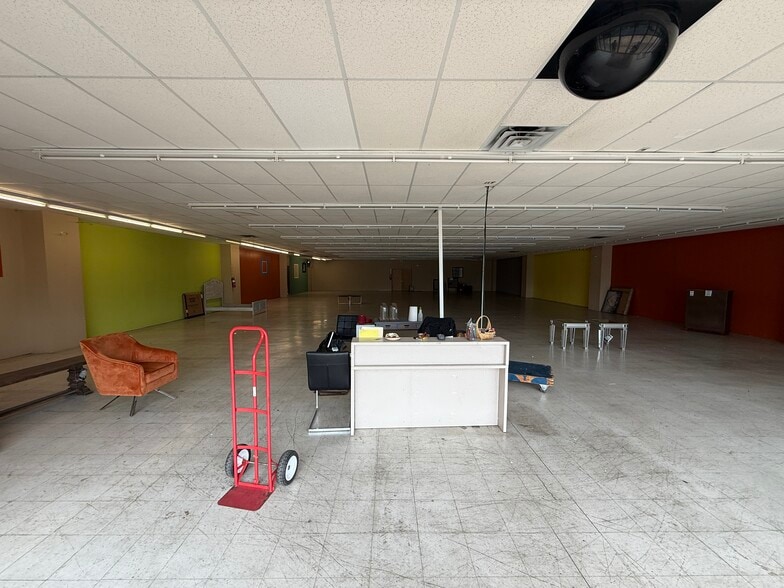 5484 Cliff Gookin Blvd, Tupelo, MS for lease - Building Photo - Image 3 of 9