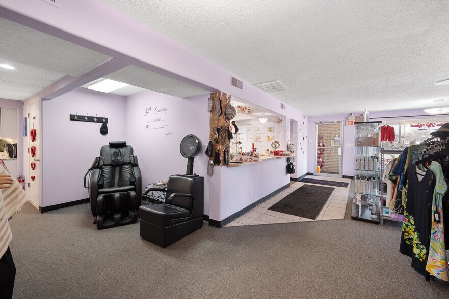 4680 Dixie Hwy, Waterford, MI for sale - Building Photo - Image 2 of 32