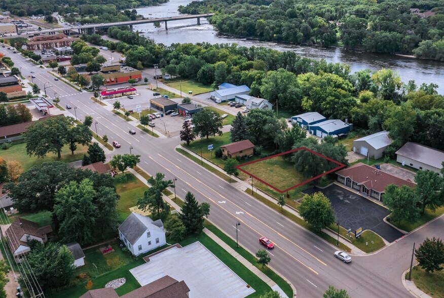 613 N Benton Dr, Sauk Rapids, MN à vendre - Photo du bâtiment - Image 1 de 4