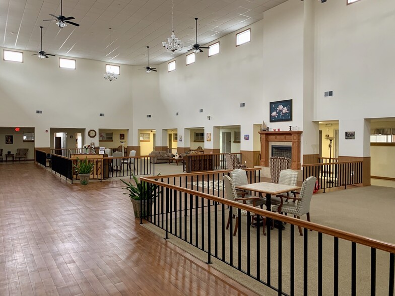 110 Harvard St, Momence, IL for sale - Interior Photo - Image 3 of 13