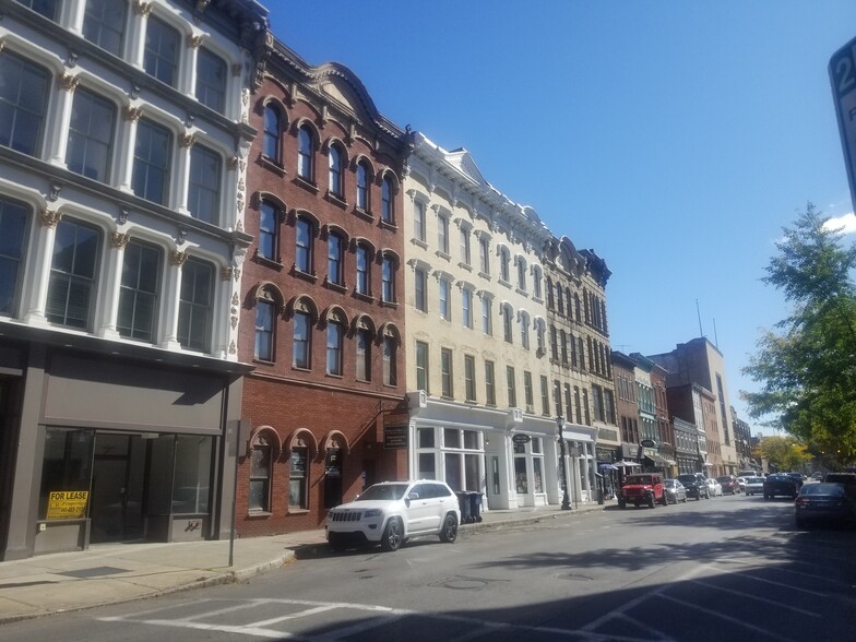 303-307 Main St, Poughkeepsie, NY for sale - Building Photo - Image 1 of 1