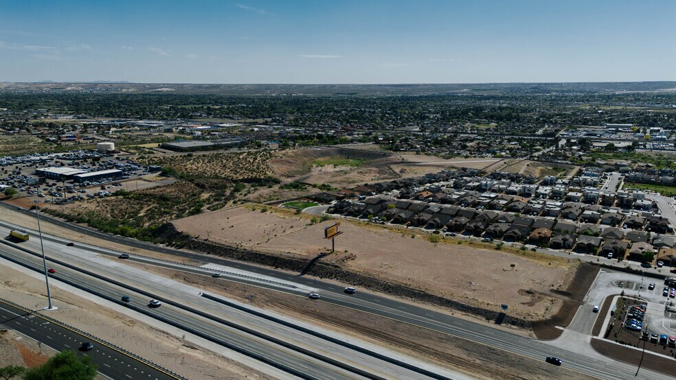 S Desert Boulevard, El Paso, TX à vendre - Photo du bâtiment - Image 2 de 8