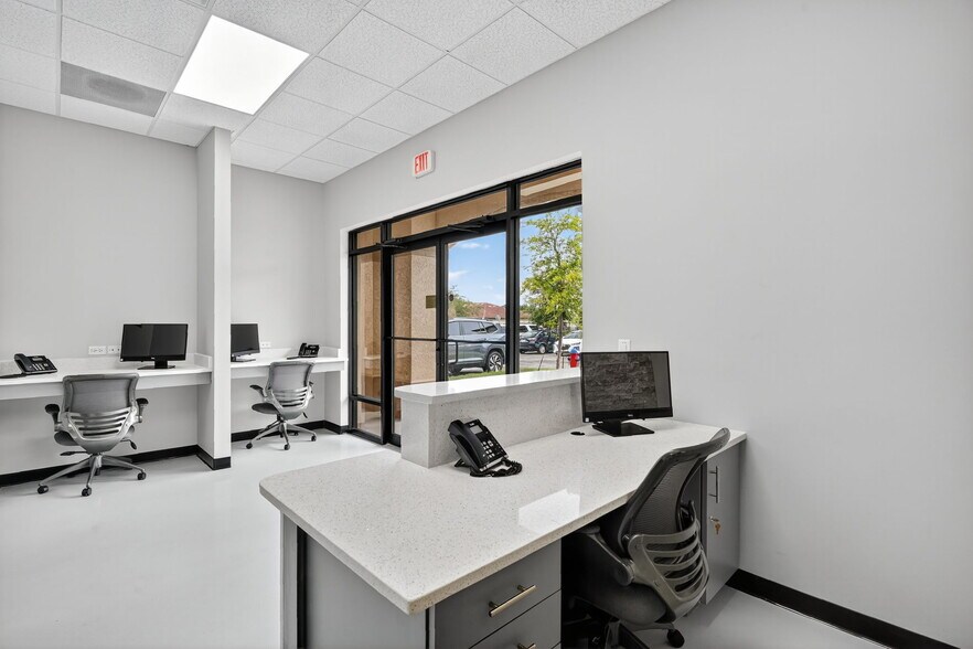 881 Oakley Seaver Dr, Clermont, FL à louer - Photo du bâtiment - Image 3 de 23