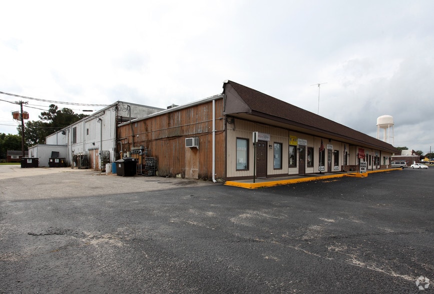 2111 Saint Andrew St, Tarboro, NC for lease - Building Photo - Image 2 of 30