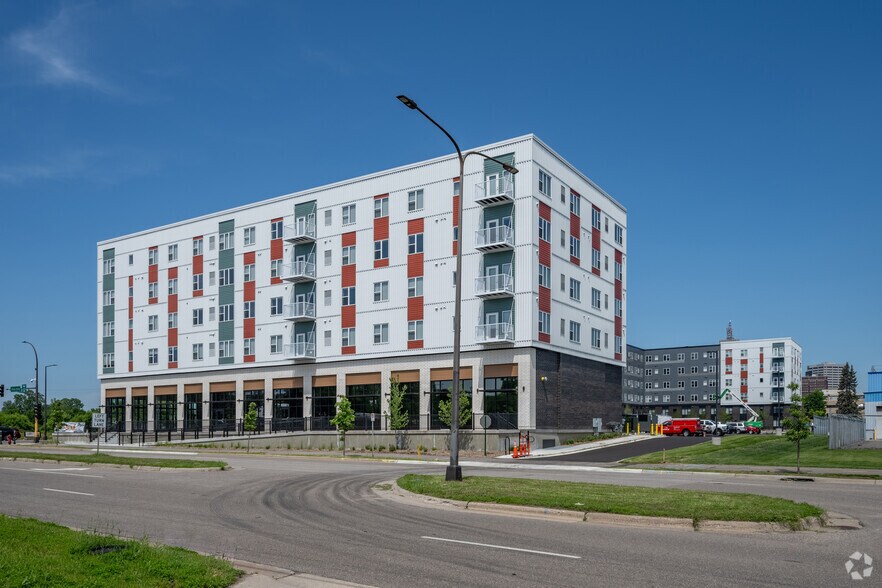 176 Robert St S, Saint Paul, MN à louer - Photo du bâtiment - Image 2 de 94