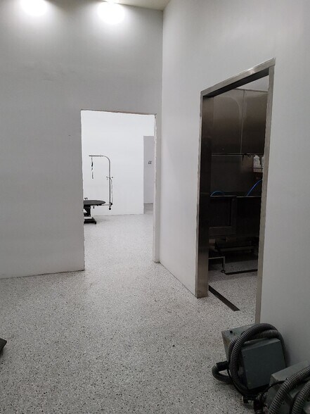 10019-10023 Commerce Ave, Tujunga, CA à vendre - Photo du bâtiment - Image 3 de 3