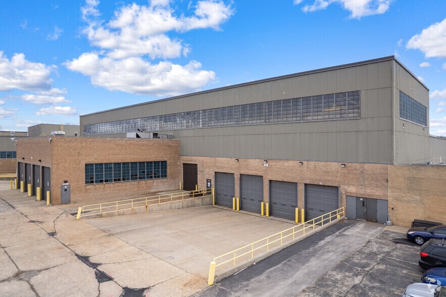 3601 N Skokie Hwy, North Chicago, IL for lease - Building Photo - Image 2 of 6