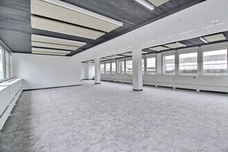 32 Rue De Cambrai, Paris for lease Interior Photo- Image 1 of 9