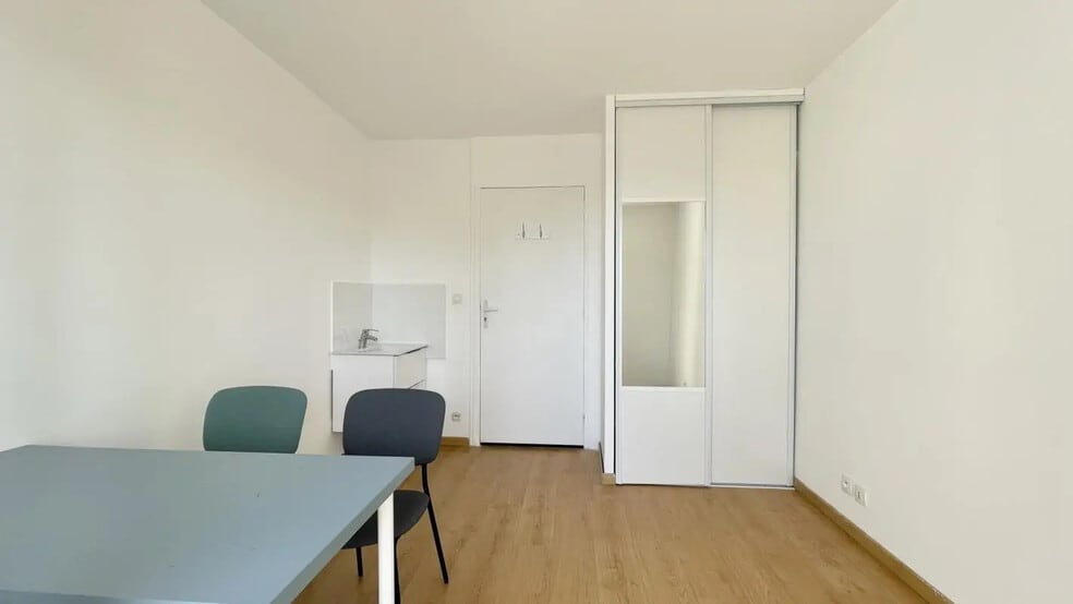 Bureau dans Corbeil-Essonnes à louer - Photo intérieure - Image 2 de 9