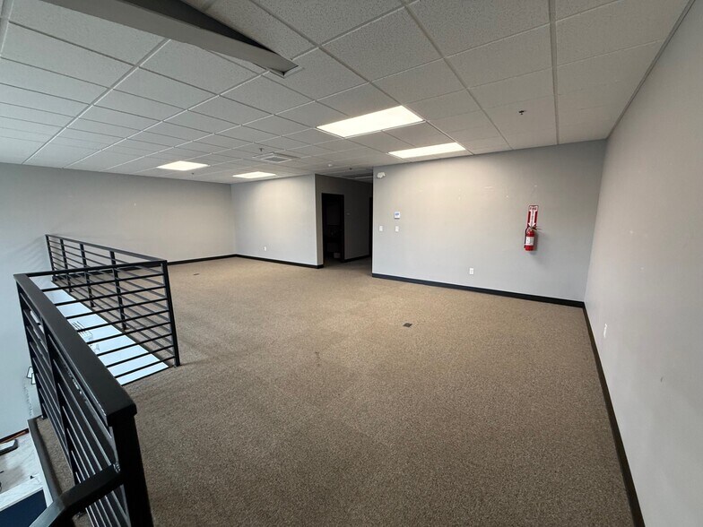 2269 E Commercial Ct, Meridian, ID à louer - Photo du bâtiment - Image 2 de 5