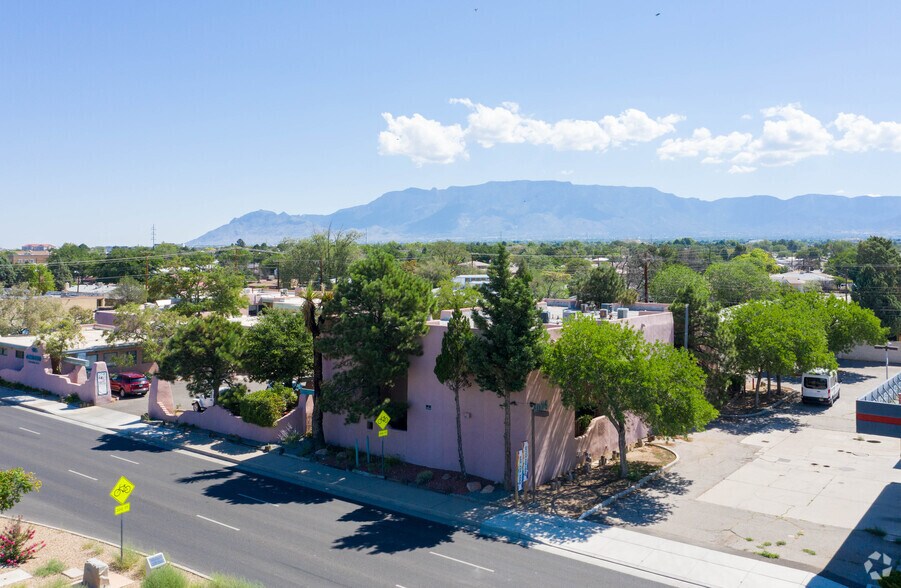 4004 Carlisle Blvd NE, Albuquerque, NM à louer - Photo du bâtiment - Image 2 de 4